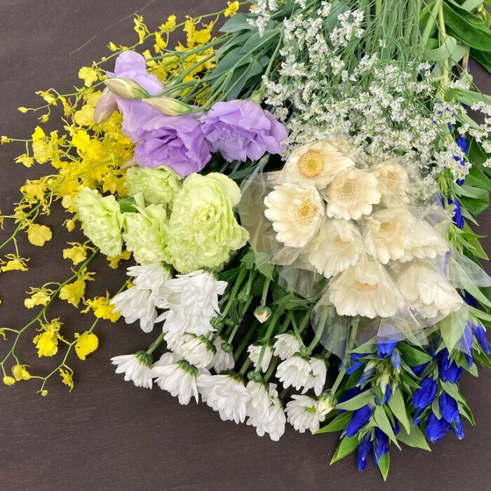 【送料無料・日時指定可】お花の福袋M お悔やみ お供え 40本以上 季節の切り花おま...