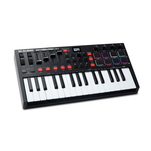 M-AUDIO USB MIDIキーボードコントローラー 32鍵 ベロシティ対応パッド Native Instrumentsサウンドパッケージ付属（NKS統合）MIDIアサイン可能なノブ、ボタン、フェーダー搭載 豊富な音楽制作ソ