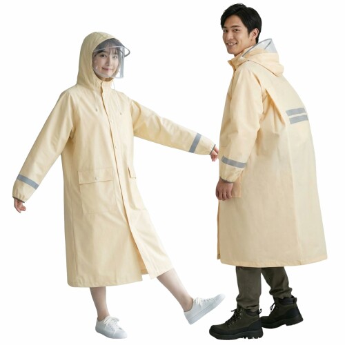 (GLAMERGY) レインコート 自転車 リュック対応 二重透明レインバイザー付き レインウェア 快適 バイク 自転車 レインポンチョ ロング 大きい 多機能 雨具 防風 防水 超撥水 梅雨対策 豪雨対応 (Lサイズ・イエロー) 【男女兼用のファッションレインコート&ゆったりサイズ】環境に優しい新型防水素材作られのレインコート、無味無臭で、着心地が良い!軽量材質のため、機能もおしゃれも妥協したくない人のための、高い機能性とデザイン性を両立させたレインコートです。厚手ながら丈夫で、防水性もバッチリ。それに高抗汚れなので、大雨でも心配もいらない。雨の中を歩くときでも、通勤で自転車に乗るときでも、あらゆる場面で防水機能を発揮します。一着で多用途、さまざまな移動ニーズに対応します。 【 二重透明レインバイザー付き】特別に設計された透明ビジュアルレインバイザーをフードにつければ、クリアな視界を確保できながら飛沫防止、風・雨・雪よけができ、運転をより安全にします。顔を濡らさずに遮り、斜めから雨が来ても大丈夫、風が強い日でもフードが吹き飛ばされません。自転車、バイク運転や、雨中での作業時にも邪魔しません。 【防水ファスナー+ボタン二重防護】環境に優しいEVA素材を使用しており、耐水圧10000mm、防水力が高く、丈夫で耐久性にも優れたレインコートです。加えて前立てはファスナー+ボタンの二重設計で、水や風の侵入を防げ、大雨でも心配することなく、優れた防水性能で豪雨からしっかり守ります。旅行やアウトドア、レジャーに安心使用できます。 【調節可能な袖口】袖口には調節可能なゴム仕様があり、腕の太さに合わせて自由に調節できます。手首にしっかりフィットし、袖口から雨水が入るのを防ぎます。自転車に乗っているときでも手を乾いた状態に保ち、操作もスムーズです。 【反射テープ&大容量ポケット付き】夜間の安全を考慮し、袖口と背中に反射帯付きで、車などからの視認性も高まり、夜間の自転車でも安全アップ。両サイドにはボタン付き大容量ポケットを装備し、スマホや財布も濡れにくく収納可能。フェスや野外ライブ用レインコートとしても活躍!雨の日でも荷物ごとしっかり守ります。 【ロング丈】膝下までカバーするロング丈、体をしっかり覆い、レインブーツを履けば足元まで濡れない、雨から全身を守ることができます。背中のスナップボタンを開けるとさらに余裕のある大きめサイズになり、リュックやバッグを背負ったままでもゆったりと着れます。 【2サイズ・2色】ホワイト、イエローの2色とM、Lの2サイズからお選びいただけます。クラシックで落ち着いた色で、理想のスタイルを見つけることができます。必ずサイズ表を参考にして、身長と体重に合ったサイズを選んでください。適切なパターン設計により、ゆったりとした着心地を保ちながら、自転車に乗るときの動きやすさも確保しています。 【100%満足保証と24時間アフターサービス】快適でスタイリッシュな大人用レインギアは、普段使いから様々なアウトドアアクティビティまで、男女問わずお使いいただけます。ご購入日から6か月間のメーカー保証が付いており、不具合の内容や程度に応じて、無償部品交換などのサポートを提供いたします。ご使用中に何か問題が発生した場合は、お気軽に専門のカスタマーサービスまでご連絡ください。 説明 レインコート 商品コード34082268208商品名(GLAMERGY) レインコート 自転車 リュック対応 二重透明レインバイザー付き レインウェア 快適 バイク 自転車 レインポンチョ ロング 大きい 多機能 雨具 防風 防水 超撥水 梅雨対策 豪雨対応 (Lサイズ・イエロー)サイズLカラーホワイト※他モールでも併売しているため、タイミングによって在庫切れの可能性がございます。その際は、別途ご連絡させていただきます。※他モールでも併売しているため、タイミングによって在庫切れの可能性がございます。その際は、別途ご連絡させていただきます。