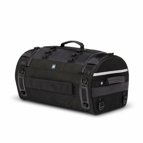 Niche バイク用 シートバッグ Mサイズ 36L 中容量 キャンプツーリング リアバッグ TSAロック搭載 フルフェイス収納可 型崩れ防止 撥水 レインカバー付き (36L) 【日帰り〜1泊に最適な22L】 財布やスマートフォン、雨具などの必須アイテムに加え、薄手のアウターや1泊分の着替えも収まる22L。街乗りからショートツーリングまで、最も使い勝手の良いジャストサイズです。 【空でも崩れない堅牢設計&安心のTSAロック搭載】 バッグの側面に高剛性のパネルを内蔵。荷物が少ない状態でもシャープな立体フォルムをキープし、愛車の美しいシルエットを損ないません。さらに、防犯対策としてTSA承認の3桁ダイヤルロックを標準装備。パーキングエリアや観光地でバイクから離れる際も、大切な荷物を盗難のリスクからしっかり守ります。 【初心者でも安心の簡単装着】 付属の4点式固定ベルトとクイックリリースバックルにより、リアシートへ簡単かつ確実に固定可能。走行中のズレやバタつきを徹底的に抑えます。 【突然の雨にも対応】 高密度の撥水ポリエステル生地を採用。さらに、悪天候時の視認性を高める蛍光色の専用レインカバーが標準で付属しており、大切な荷物を雨から守ります。 【夜間走行の安全性】 バッグの各所にリフレクター(反射素材)を配置。夜間のツーリングやトンネル内でも後続車からの被視認性を確保し、安全なライディングをサポートします。 商品コード34082278533商品名Niche バイク用 シートバッグ Mサイズ 36L 中容量 キャンプツーリング リアバッグ TSAロック搭載 フルフェイス収納可 型崩れ防止 撥水 レインカバー付き (36L)型番NMO-2302サイズ36Lカラーブラック※他モールでも併売しているため、タイミングによって在庫切れの可能性がございます。その際は、別途ご連絡させていただきます。※他モールでも併売しているため、タイミングによって在庫切れの可能性がございます。その際は、別途ご連絡させていただきます。