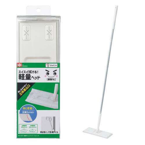 レック 激落ちくん スイスイ拭ける 軽量ヘッド ワイパー (ジョイント)/床に密着 立体クッション/押し込みやすい立体差込口 スイスイ拭けて取り回ししやすい軽量ヘッドタイプのフロアワイパー。 軽量・やわらか素材の立体クッションで、床に密着して汚れをとります。 軽いので、柄を短くして窓・網戸の掃除にも使えます。 押し込みやすく指先を痛めにくい立体差込口。壁に立てかけても倒れにくい滑り止め付きグリップです。 サイズ:25×10×110cm ■軽量ヘッドでスイスイふけるフロアワイパーです。 ■押し込みやすい立体型差し込み口に押し込んで使用できます。 ■ヘッド部分は、立体クッションになっているので床に密着しやすいです。 ■軽量タイプのため、移動しながら掃除する会談、壁などの高いところにも使用できます。 ■取り付けるシート(別売)は各社共通、ウエットシート、ドライシートどちらも対応できます。 商品コード34080304535商品名レック 激落ちくん スイスイ拭ける 軽量ヘッド ワイパー (ジョイント)/床に密着 立体クッション/押し込みやすい立体差込口型番S01207サイズ62~110cmカラーホワイト※他モールでも併売しているため、タイミングによって在庫切れの可能性がございます。その際は、別途ご連絡させていただきます。※他モールでも併売しているため、タイミングによって在庫切れの可能性がございます。その際は、別途ご連絡させていただきます。