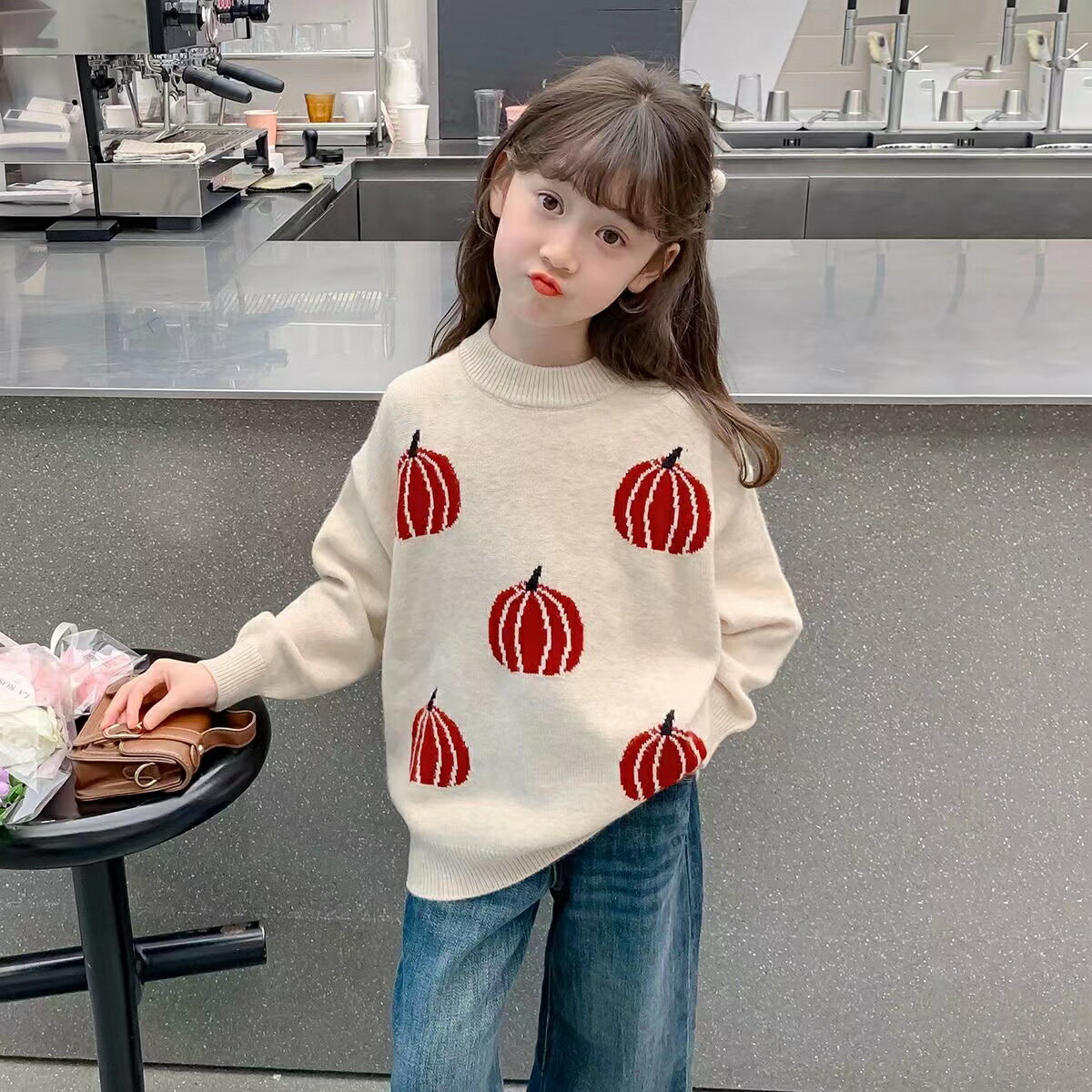 Rakuten - ニットセーター セーターニット キッズ 子供服 厚手 トップス セーター ニット 柄ニット キッズセーター カジュアル かぼちゃ柄 女の子 赤いセーター 赤いニット 白ニット 可愛いトレーナー 可愛いニット かわいいニット 冬服 ゆったり 可愛い 丸首 長袖 KUFC078(2色100-170)