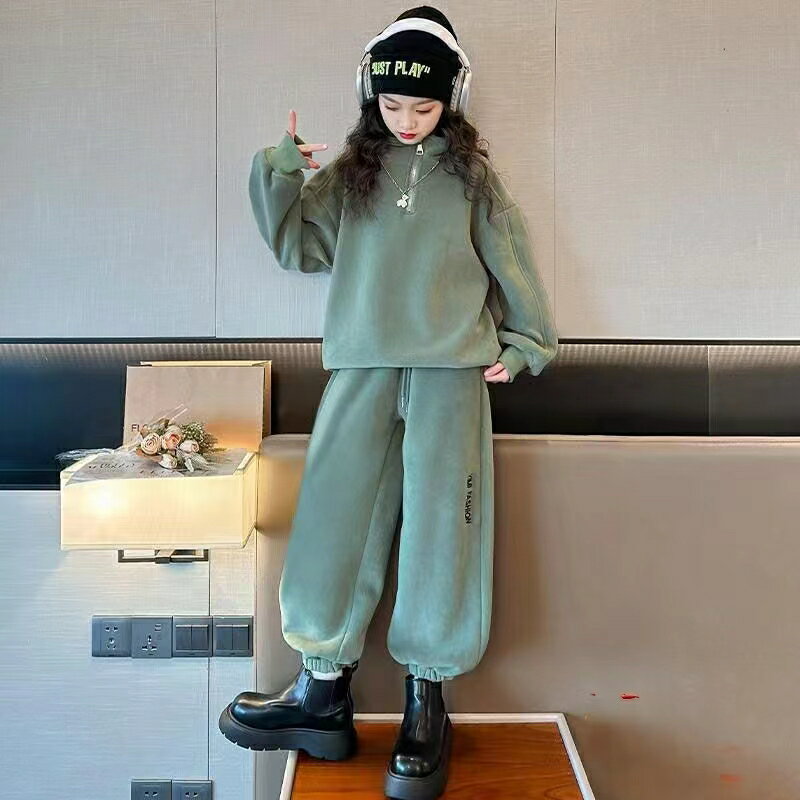 Rakuten - 上下セット セットアップ 裏起毛 厚手 冬服 無地 シンプル スポーツ キッズ ジュニア スウェット 長袖 トレーナー+パンツ セット 長ズボン 2点セット スポーツウェア 運動着 小学生 中学生 子供服 女の子 ジュニア服 秋 冬 KSFC187（2色110-170）