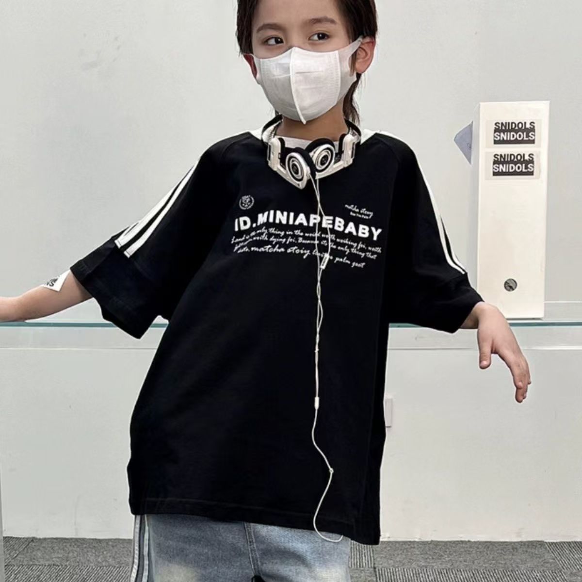 Rakuten - キッズ 子供服 Tシャツ カジュアル 夏 トップス tシャツ 男の子 半袖 サイドライン ゆったり ジュニア 薄手 おしゃれ キッズtシャツ ティシャツ 子供ティーシャツ 英字 男の子Tシャツ 男の子夏服 キッズ服 子ども服 Tシャツ子ども 子供服160センチ KUGA037(2色110-170)