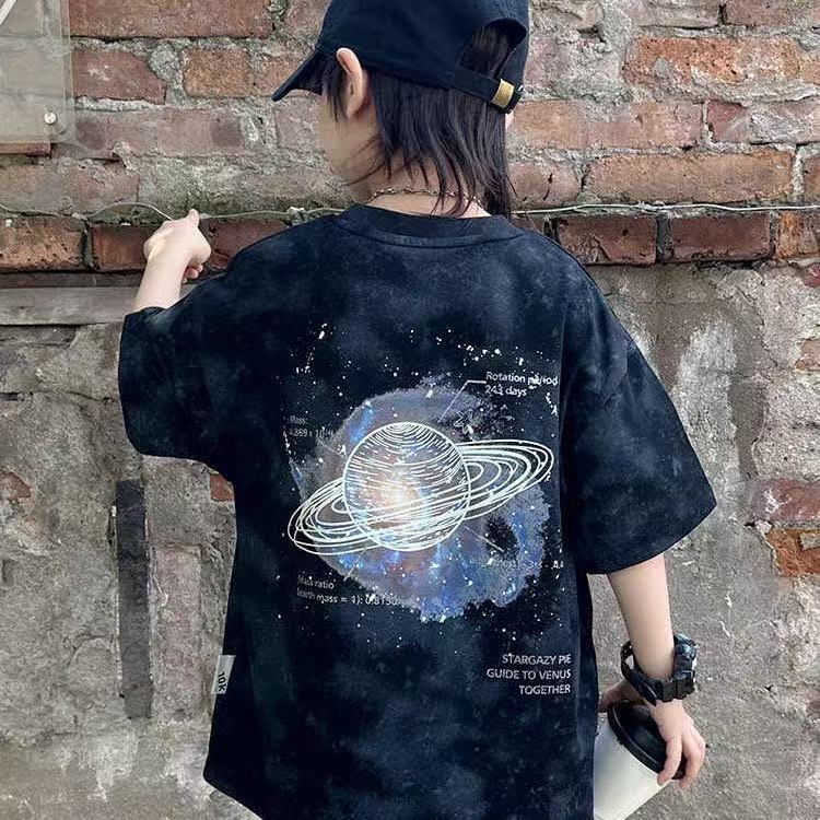 キッズ 子供服 Tシャツ カジュアル トップス 半袖 夏 男の子 子供 キッズtシャツ 英字 プリント キッズ服 140 おしゃれ ゆったり ダンス 子供tシャツ かっこいいtシャツ 宇宙柄 宇宙 ジュニア 薄手 キッズTシャツ男の子 ジュニア男の子 男の子160半袖 KUGA065(110-170)