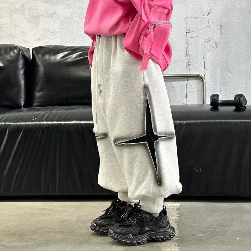 Rakuten - キッズ サルエルパンツ ポケット カーゴパンツ 薄手 男の子 春秋 ロングパンツ 長ズボン ゆったり 子供服 子ども服 こども服 キッズウェア ウエストゴム カジュアル プリント ジュニア KTFC053(2色100-150)