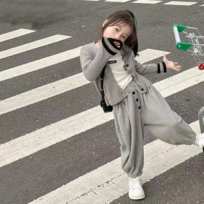 Rakuten - セットアップ 子供服 女の子 通園着 ニット 無地 上下セット キッズ トップス+パンツ 2点セット かわいい ガールズ 入園式 卒園式 通園着 通学着 春服 秋服 新品 長袖 長ズボン 誕生日 子ども服 KSFC132(90-150)