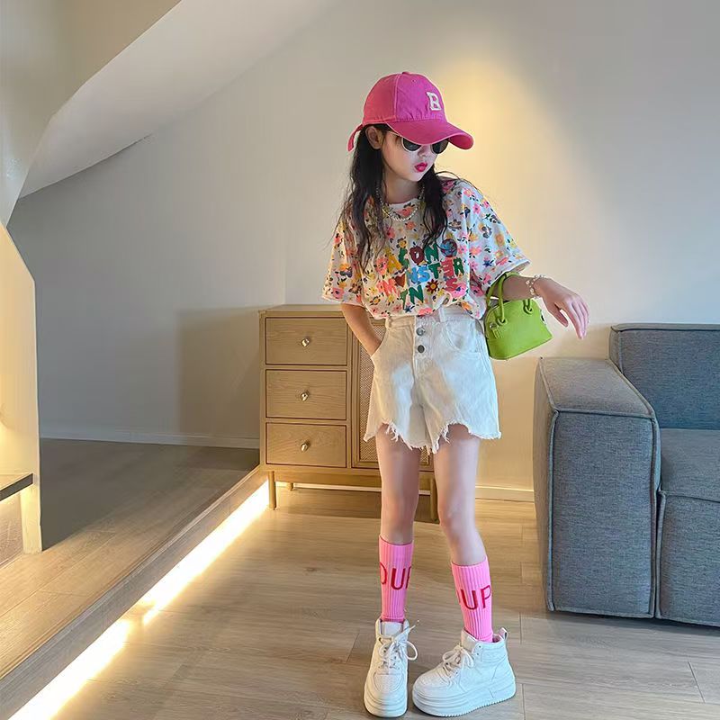 Rakuten - キッズ 子供服 セットアップ 上下セット トップス ショートパンツ 2点セット 夏 女の子 総柄 tシャツ 半袖 ハーフパンツ 子供 半ズボン おしゃれ 可愛い トップス ボトムス 夏服セット 女の子服150 白短パンキッズ 誕生日 プレゼント 幼稚園 小学生 KSGA046(120-170)