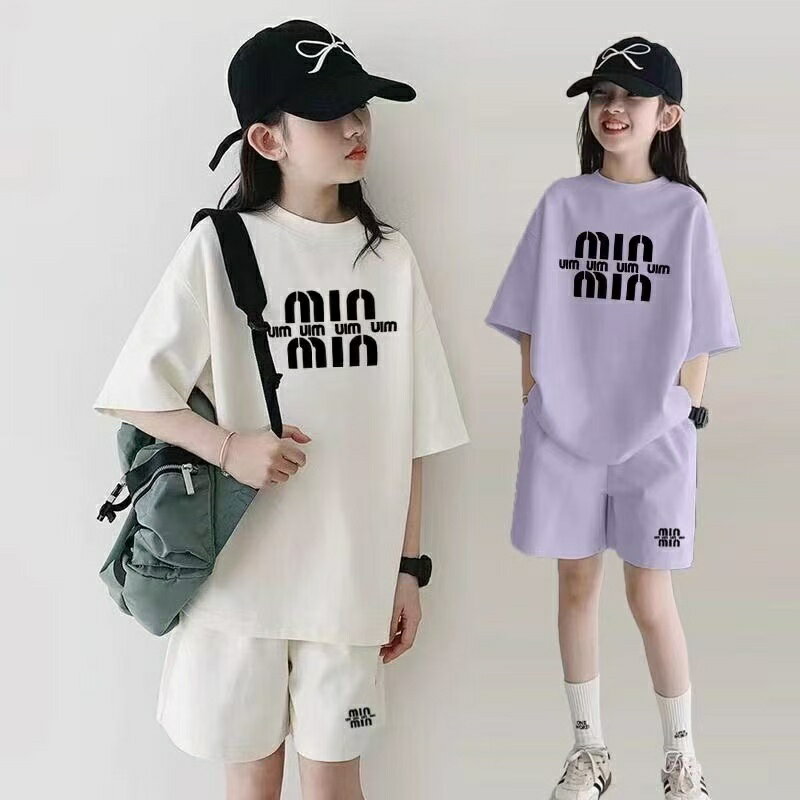 Rakuten - キッズ 子供服 セットアップ 上下セット Tシャツ ショートパンツ 2点セット 夏 速乾 涼しい 英文字 子供 女の子 tシャツ 半袖 薄手 スポーツウエア おしゃれ 可愛い 半ズボン 小学生 女の子Tシャツかわいい ジュニア 夏服 夏服セットアップ KSGA104(2色120-170)