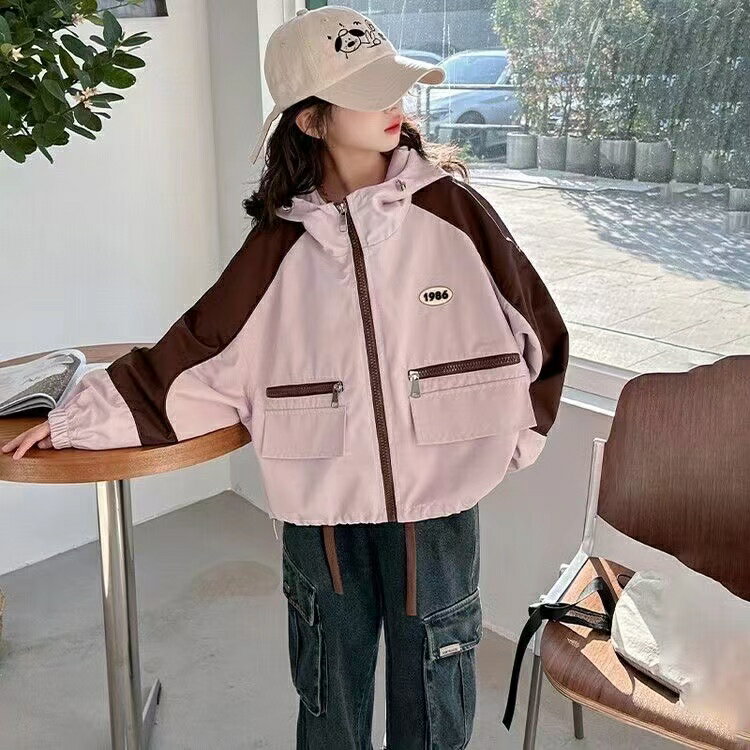 Rakuten - キッズ 子供服 ジャケット ショットコート 長袖 マウンテンパーカー トップス 薄手 アウター フード付きバイカラー 女の子 春秋 おしゃれ 子供コート こども服 ジャンパー ウインドブレーカー ジップアップ KCFC058(2色130-170)