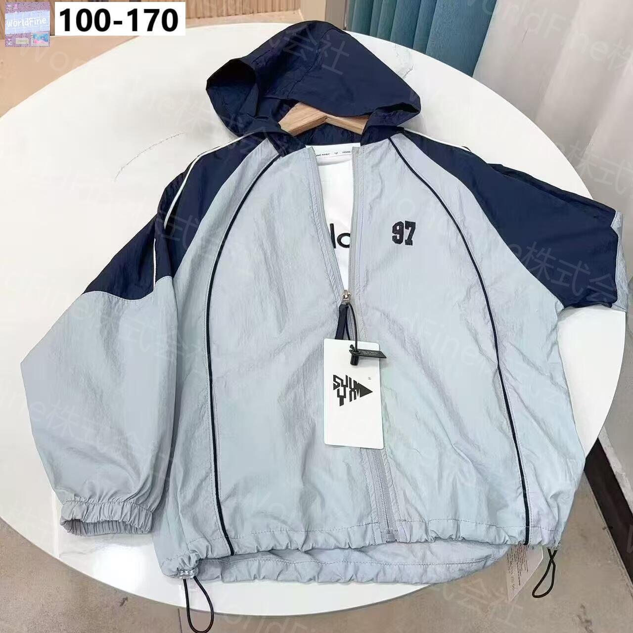 Rakuten - 日焼け止め服 アウター 子供服 キッズ パーカー フード付き シャツ 男の子 夏 ジュニア 薄手 お出かけコーデ かわいい おしゃれ 韓国子供服風 春 夏 小学生 中学生 幼稚園 通学 ウインドブレーカー ジップアップ ゆったり KCHA025(100-170）