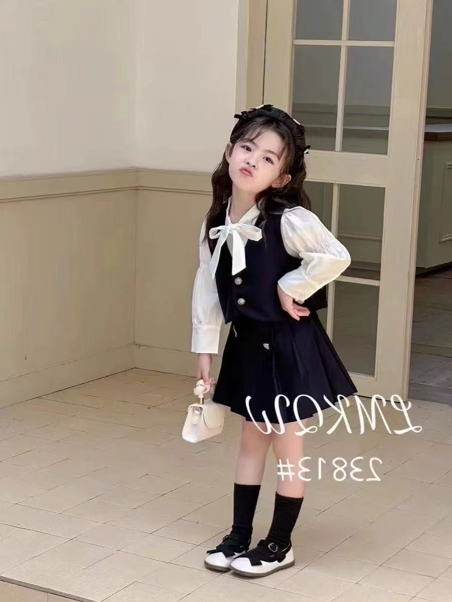 Rakuten - キッズ 子供 女の子 子供服 セットアップ 白シャツ 黒 ベスト スカート リボン フォーマル 卒園式 入園式 入学式 結婚式 発表会 通園 おしゃれ 可愛い 制服風 制服 卒服 女の子卒園式 卒園式セットアップ 入学式セット 女の子卒業式服 キッズ入学式女の子 KSFD026(100-150)