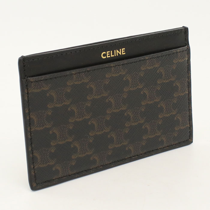 CELINE（セリーヌ） 1945年、女性実業家セリーヌ・ヴィピアナ(Celine Vipiana)が夫、リチャードとともに開いた皮革の子供靴専門店が発祥のフランスのファッションブランド。その作品は上流階級を中心に受け入れられ、60年代には靴やバッグ、スカーフ、などを展開する人気ファッションブランドとなりました。2018年、元サンローラン(イヴ・サンローラン)のエディ・スリマンがクリエイティブディレクターに就任。2019年春夏シーズンより、ブランド表記およびロゴが変更されました。 商品番号 usdce117688011 ブランド セリーヌ (CELINE) アイテム ユニセックスカードケース ステータス 中古 ランク Aランク 品番 10B702 カラー ブラック 素材 PVC 仕様 外側：カードポケット×2 生産国：イタリア 付属品 なし サイズ（cm） W約11cm x H約7cm サイズガイドはこちら ラッピング ラッピング不可 ダメージ 目立つキズや汚れはありません。 注意事項 ※中古商品は以下の場合はご返品、交換をお断りしておりますのでよくご確認の上ご購入下さい ・一度でもご使用された商品 ・当店からお送りした状態と異なる商品 ・到着後、5日以上経過している商品 （到着後は直ちに開封し商品をご確認下さい） ・お客様都合により商品がご不要になった場合 ・カゴバッグなどの天然素材特有のほつれや編み込み不良などの理由 ・イメージ違い・サイズ違い・思っていた状態と違う等の理由 ・においが気になるなどの理由 ★商品ページには可能な限り詳細を記載するよう努めておりますが、 記載しきれない微細なダメージがある場合がございます。 その点をご理解頂いた上でご注文頂きますよう宜しくお願い致します。