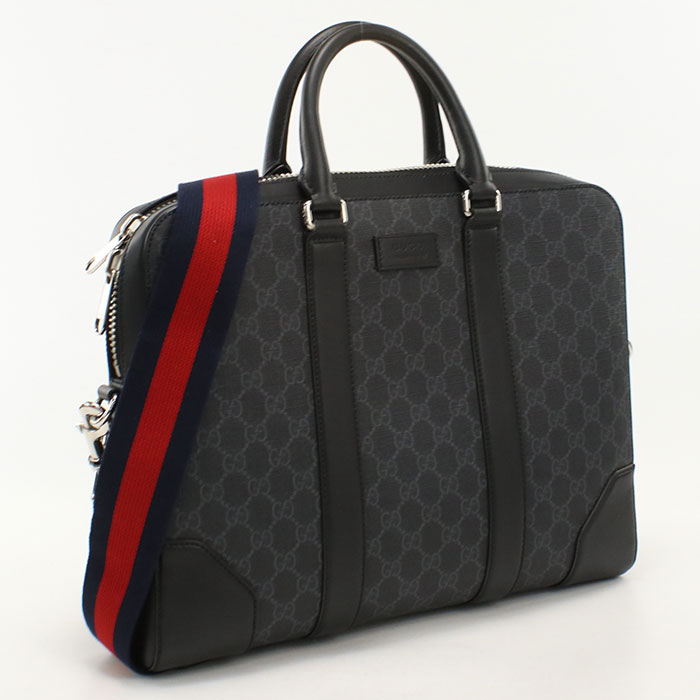 GUCCI（グッチ） 1923年フィレンツェで、グッチオ・グッチにより生まれたブランド。また、世界で初めて品質保証のためにデザイナーの名前を入れたブランドの元祖ということでも知られています。立ち上げたばかりのGUCCIが主に取り扱っ たのは、鞄とその修理であり、当時の技術が受け継がれて現在の使いやすく丈夫な鞄が出来上がっています。グッチグループは既にグッチ家の手を離れていますが、技術・伝統はしっかりと守られており、もはやそのブランドを知らない人はいないと言っても過言ではありません。 商品番号 usdgu118059011 ブランド グッチ (GUCCI) アイテム メンズブリーフケース ステータス 中古 ランク Aランク 品番 474135 カラー ブラック金具カラー：シルバー 素材 PVC 仕様 内側：ファスナーポケット×1内側：オープンポケット×2内側：マジックテープ付きポケット×1ストラップ取り外し：可ショルダー調節：可A4サイズ収納：可（ノートPC、タブレット収納可）生産国：イタリア 付属品 なし サイズ（cm） W約36cm x H約27cm x D約7cm サイズガイドはこちら ラッピング ラッピング不可 ダメージ 若干の使用感があります。外側に若干の汚れ、擦れがあります。内側に若干の汚れがあります。 注意事項 ※中古商品は以下の場合はご返品、交換をお断りしておりますのでよくご確認の上ご購入下さい ・一度でもご使用された商品 ・当店からお送りした状態と異なる商品 ・到着後、5日以上経過している商品 （到着後は直ちに開封し商品をご確認下さい） ・お客様都合により商品がご不要になった場合 ・カゴバッグなどの天然素材特有のほつれや編み込み不良などの理由 ・イメージ違い・サイズ違い・思っていた状態と違う等の理由 ・においが気になるなどの理由 ★商品ページには可能な限り詳細を記載するよう努めておりますが、 記載しきれない微細なダメージがある場合がございます。 その点をご理解頂いた上でご注文頂きますよう宜しくお願い致します。