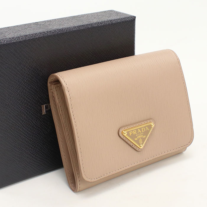 【あり】正規品 美品！PRADA プラダ 三つ折財布 ベージュ 1年間使用 楽天市場】プラダ 三つ折り財布 ベージュの通販