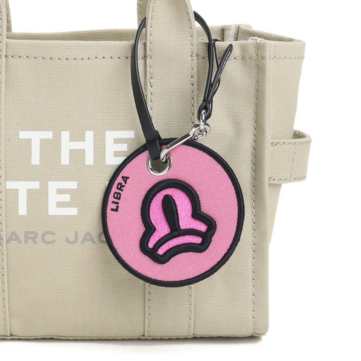 VIP【送料無料・関税込み】希少 MARC JACOBS バッグチャーム 楽天市場】バッグチャーム(ブランドマーク ジェイコブス