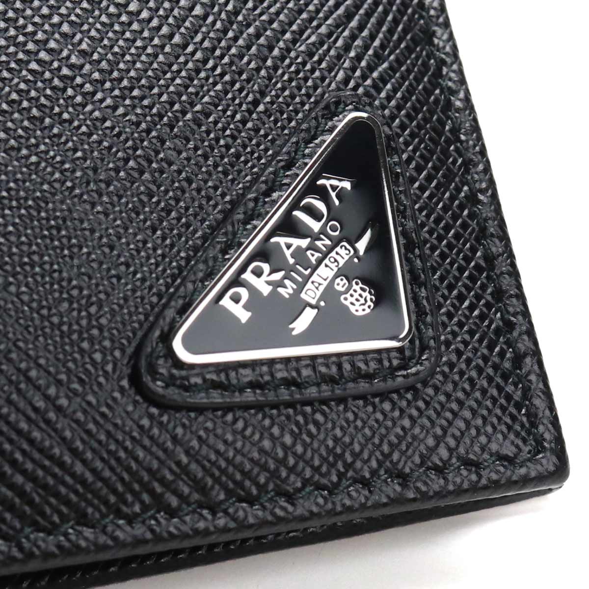 プラダ財布】メンズの二つ折り財布!彼氏に贈るPRADAの財布のおすすめ ...