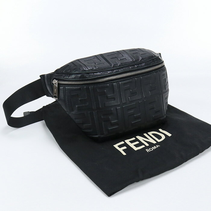 フェンディ(FENDI)ベルトバッグ 商品詳細 品名 フェンディ(FENDI)ベルトバッグ 状態 ランク表参照 ランク AB 品番 7VA434 A72V 製造番号 サイズ(cm)重さ(g) W17×H28×D2.5cmショルダー長さ：93cm開口部：27cm重さ：360g 仕様 開閉方法:ファスナー開閉内側:ファスナーポケット ×1ストラップ取り外し不可A4サイズ収納　不可原産国：イタリア 付属品 純正保護袋 ダメージ箇所 全体に使用感があります。金具に小傷があります。角にすれがあります。 ※中古商品は以下の場合はご返品、交換をお断りしておりますのでよくご確認の上ご購入下さい・一度でもご使用された商品・当店からお送りした状態と異なる商品・到着後、5日以上経過している商品（到着後は直ちに開封し商品をご確認下さい）・お客様都合により商品がご不要になった場合・カゴバッグなどの天然素材特有のほつれや編み込み不良などの理由・イメージ違い・サイズ違い・思っていた状態と違う等の理由・においが気になるなどの理由★商品ページには可能な限り詳細を記載するよう努めておりますが、記載しきれない微細なダメージがある場合がございます。その点をご理解頂いた上でご注文頂きますよう宜しくお願い致します。【あす楽対応】 ブランド『フェンディ(FENDI)』について フェンディは、1295年にフェンディ夫妻によって設立されたイタリアのファッションブランドです。46年には長女がブランドに携わり、その後二女三女も加わり、以降家族でフェンディブランドを作り上げてゆきました。1965年に主任デザイナーに抜擢されたドイツ人デザイナー、カール・ラガーフェルドが、69年当時まで裏地として使われていたダブルFの柄を表側に使う「ズッカ柄」が誕生しました。フェンディ(FENDI)ベルトバッグ &nbsp;