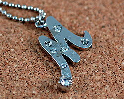 【在庫限り】 スワロフスキーストラップイニシャル　『M』SP193-201【アウトレット】