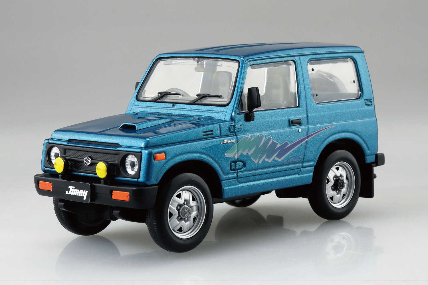 No.18-TB 1/24 スズキ JA11 ジムニー トリトンブルーメタリック アオシマ 楽プラ スナップカー プラモデル ※大変申し訳ございませんが現在、【北海道、沖縄は配送不可】となっております。 ※お客様ご都合のキャンセル不可。※ 画像はイメージです。※未組み立て※写真はキットを組み立て・塗装したものです。元祖本格オフローダー「スズキ JA11 ジムニー」大人気の2代目ジムニーが仲間入りリフトアップ仕様にも組み立て可能パーツ点数25点のお手軽モデルボディカラー：トリトンブルーメタリック■塗装不要ボディ色をプラスチック材料の着色で再現する事により、塗装不要となりました。ツヤツヤのボディも見どころです。■接着剤不要はめ込み式を採用する事で接着剤が不要となりました。■少ないパーツで高い再現性キットを簡略化しながらも1/32スケールで高い再現性を実現しました。「スズキ JA11 ジムニー」の初回生産特典として、『つながる！ジオラマペーパークラフト』が付属します。****パッケージに関しまして****メーカー商品出荷時点で既にブリスターや外箱に、スレやへこみなどが見られる場合もございますメーカーにおかれましても、パッケージは緩衝材の一部であるとの扱いとされ、メーカー保証の対象外となりますパッケージ不良での交換返品対応は一切行っておりませんのでご留意下さい 5