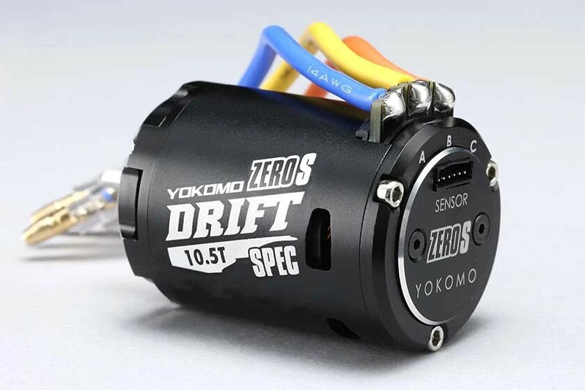 YM-S105DBA ヨコモ ZERO-S ドリフトスペック ブラシレスモーター 10.5T ブラック ※大変申し訳ございませんが現在、【北海道、沖縄は配送不可】となっております。 ※ 画像はイメージです。 ドリフト用のベーシックなブラシレスモーター”ZERO-S”シリーズです。これまでユーザーの皆様から多くのご要望を頂いていたレッド、パープルのカラーアルマイト仕様も取り揃え、YD-2シリーズのカラーともベストマッチします。 　ややトルクタイプの出力特性でありながらも、従来よりも滑らかなスロットルフィーリングで低中速域の扱いやすさが際立ち、RWDドリフトでのコーナーリングからストレートへの立ち上がりなどで、トラクションコントロールが楽になる設定です。【パッケージのキズやつぶれについて】配送用段ボール箱やパッケージにキズやつぶれがある場合でも、メーカー保証対象外となります。パッケージ破損での返品交換は一切出来ませんのでご了解の上お買い求めください。外箱を気にされる方のご購入はご遠慮ください。 5