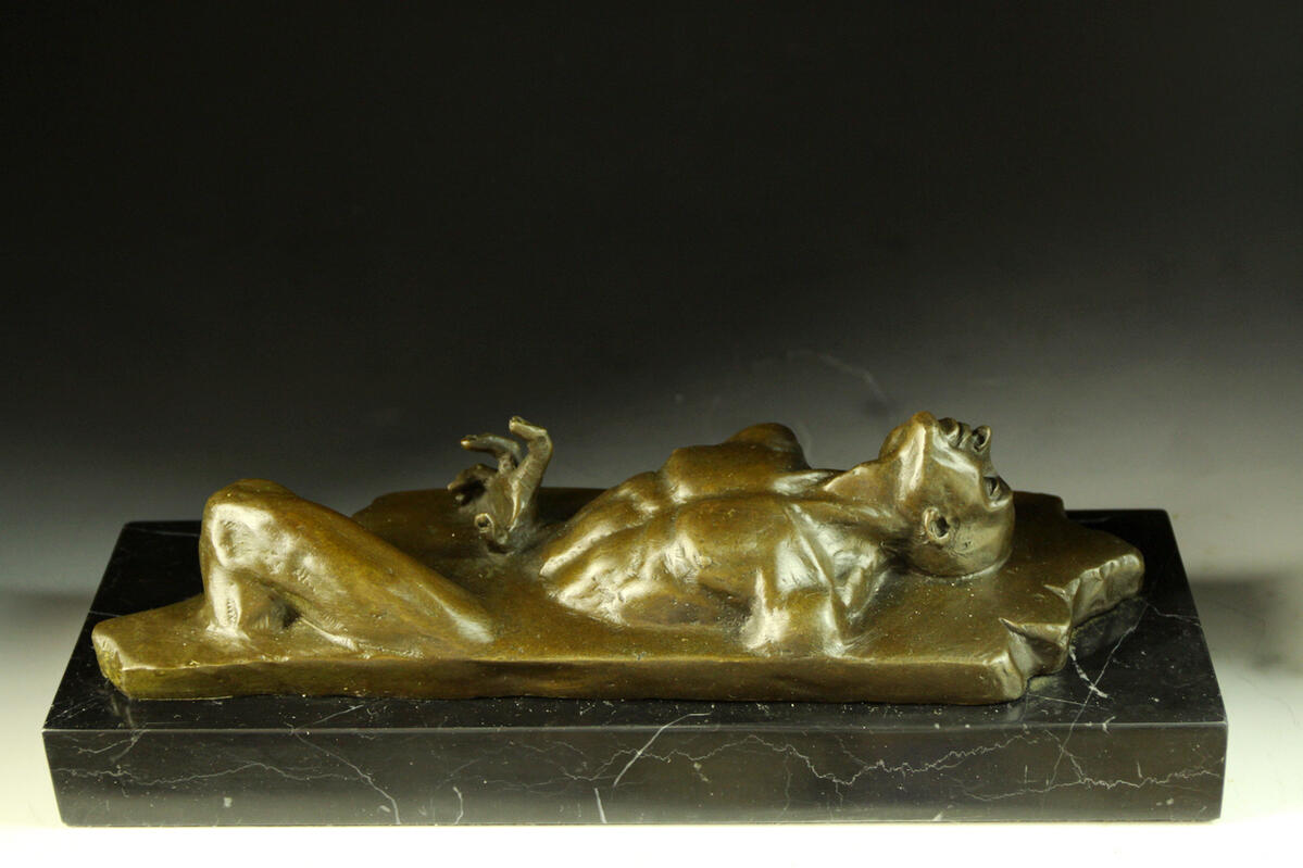 値引 超人気ブロンズ像横になる裸男 Seth Vandable 名作インテリア 彫刻 銅像 お気にいる Gammagroups Com