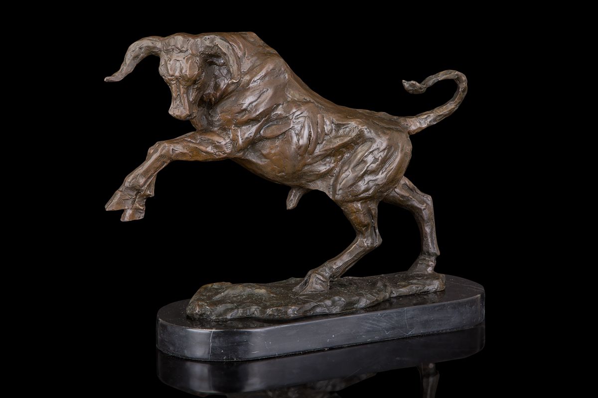 【送料無料】動物ブロンズ像　牛　大名品　インテリア家具　置物　彫刻　銅像　彫像　美術品フィギュア贈り物 プレゼント