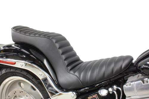 ソフテイル（SOFTAIL） 200ワイドタイヤ用　ダブルシート（タックロール） ガレージT＆F