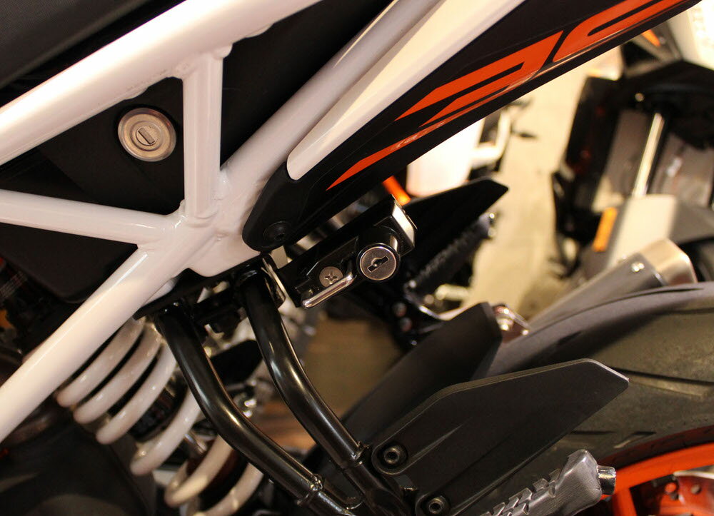 KTM 390DUKE（17年） ヘルメットロック ブラック KIJIMA（キジマ）