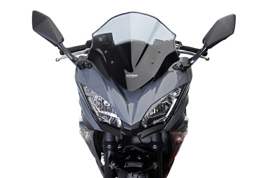 【適合車種】Ninja650（ニンジャ650）【適合年式】17〜18年※国内欠品の場合本国取り寄せになりますので、2ヵ月〜3カ月程度お時間をいただく場合がございます。zero526028※国内欠品の場合本国取り寄せになりますので、2ヵ月〜3カ月程度お時間をいただく場合がございます。穴加工：不要厚み：3mm色：スモーク材質：アクリルサイズ：幅370mm×長さ340mm（長さの純正比 -35mm）仕様：グラデーション有りタイプ：スクリーンレーシング付属品：スクリーンモール【商品名】スクリーンレーシング スモーク【商品番号】M17-MR677S【メーカー】MRA 【車種メーカー】KAWASAKI（カワサキ）【適合車種】Ninja650（ニンジャ650）【適合年式】17〜18年