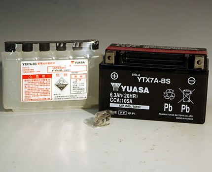 RVF400（NC35） RVF400R YTX7A-BS（YTX7A-BS互換）メンテナンスフリーバッテリー 液入り充電済 台湾ユアサ