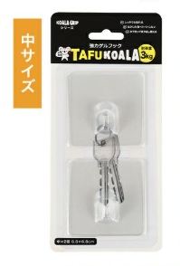 ■商品説明 フックをはがした後、接着跡が残らない。 耐水素材の為、キッチン、バスでの使用も可能。 2種類のサイズ(耐荷重)のフックを取り付け可能。 ほこり汚れは水またはぬるま湯で洗って再使用可能。 ■仕様 品番：KTF-L2 サイズ：中サイズ/68mm角 材質：粘着剤/PU、ゲルフィルム/PVC、フック/PC 商品重量：約5g(1個当たり) 使用温度：60℃以下 入数：2個入 ■注意事項 ※画像はイメージです。サイズ、カラー違いの商品を含みます。 ※製品のデザインや仕様は予告なく変更することがあります。ご了承ください。 ●対応車種に記載している車種でも年式、型式によっては一部取り付けができない場合があります。 ●商品の詳細な情報につきましては、ご注文前に必ずメーカーのホームページなどでお確かめください。 ●画像はイメージ画像です。サイズやデザインを必ずご確認の上、ご注文下さい。 ●お使いのPCや携帯電話などの環境により画像の商品と若干の色目が異なる事があります。 ●人気商品につき在庫を切らす事があります。 ●一部の商品はメーカー取り寄せとなり廃盤、または欠品中の場合があります。 ●お急ぎの方は必ず、在庫の確認をお願いします。ジット KTF-L2 タフコアラ 強力ゲルフック 中サイズ/68mm角 2個入 TAFUKOALA フック 耐水 キッチン バス 風呂 jit