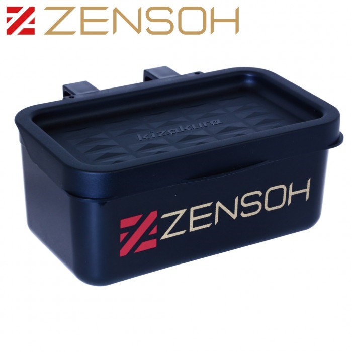 商品説明： ・人気のエサBOXが「ZENSOH」ブランドよりリニューアル！ ・汚れにくく傷つきにくい特殊シボ加工を施しております！ ・ボディカラーは高級感のある艶消しブラックを採用。 ・中部は付けエサがたくさん入るスペースに仕切り板付き！ ・中を2分割・3分割でお好みに分けられる。 ・仕切り板のくぼみにはケミ37を装着可能で、夜釣りにも使える便利設計！ 仕様 カラー：艶消しブラックキザクラ 4254 ゼンソウ エサBOX 艶消しブラック 釣り フィッシング 釣具 収納 ケース えさ入れ