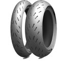 MICHELIN ミシュラン 725160 POWER GP パワー ジーピー 190/50 ZR17 M/C 73W リア チューブレスタイプ 二輪車用タイヤ バイクタイヤ 商品説明： ・サーキットとストリートで優れたパフォーマンスを両立するために定評のあるMICHELIN POWER RSのトレッドパターンをダイレクトに採用 特徴： ・Adrenalin on road and track フロントタイヤに2CT/リアタイヤに2CT＋を採用することでコーナーリング時のスタビリティーが向上しています。 ・ストリートとサーキットでパフォーマンスを両立 サーキットとストリートで優れたパフォーマンスを両立するために定評のあるMICHELIN POWER RSのトレッドパターンをダイレクトにフィードバック。またコーナーリング時の高い安定性とグリップ力を発揮するためにトレッドショルダー部はスリックパターンと前後にカーボンブラックを採用。更にトレッドセンター部はシリカコンパウンドを配置することで耐久性とウェットグリップの両立を実現しています。 ・ニューベルベットテクノロジー サイドウォール表面に施された微細な形状は光の吸収により、ブランドやタイヤパターンの視認性が向上し、美しいデザイン(グレーとブラックのコントラスト)を演出します。 サイズ： ・190/50 ZR17 M/C 73W ・タイヤ幅：190mm ・扁平率：50％ ・リム径：17インチ ・荷重指数：73 ・速度記号：W ・リア用 ・チューブレスタイプ 注意事項： ※回転方向の有無はトレッドショルダー部、サイドウォール部の矢印で確認してください。 ※各サイズともチューブレスタイプ(TL)です。 ※1本単位での販売です。製造年月日の指定はできません。ご了承ください。 ※ご注文の際は必ず実際に装着されているタイヤサイズをご確認のうえご注文下さい。 画像の注意点： ※画像はイメージです。実際の商品とはデザイン、仕様が一部異なる場合がございます。 必ずご注文前にお問合せ、メーカーのホームページなどでお確かめください。 商品の詳細な情報については、メーカーサイトでご確認ください。 画像はイメージ画像です。 掲載されている製品のデザイン、価格は予告なく変更することがありますので、ご了承ください。 一部の商品はメーカー取り寄せとなり廃盤、または欠品中の場合があります。 ご注意 人気商品に付き稀に在庫を切らす事があります。 お急ぎの方は必ず、在庫の確認をお願いします。 お使いのPCや携帯電話などの環境により画像の商品と若干の色目が異なる事があります。ご了承ください。ミシュラン 725160 POWER GP パワー ジーピー 190/50 ZR17 M/C 73W リア チューブレスタイプ 二輪車用 タイヤ バイクタイヤ