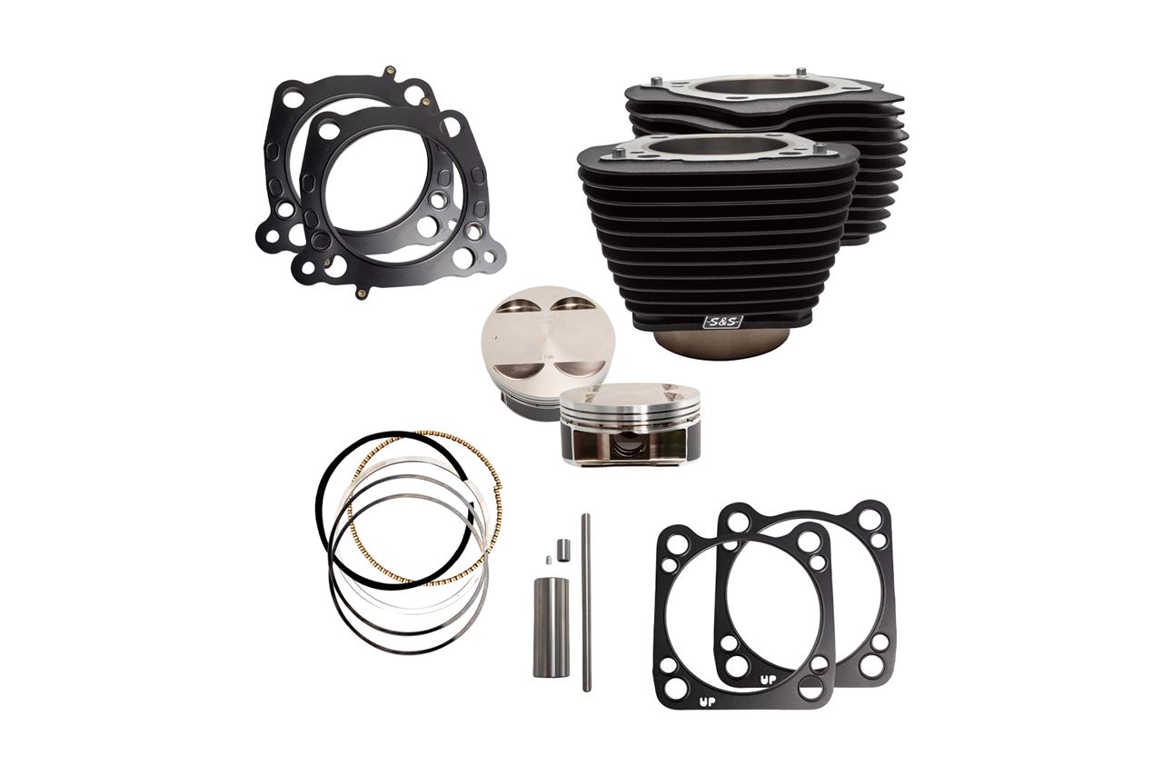 ■商品説明 M8 114を128CIまでのビッグボアキット。 ハイライト加工なしのフィン。 ボルトオンキット。加工は不要。 4.250インチボア、鍛造ピストン、圧縮比11:1。 ■適合車種 HarleyDavidson/ハーレーダビッドソン ソフテイルファミリー (18-19年) ツーリングファミリー (17-19年) ■仕様 カラー：リンクルブラック 仕上げ(表面処理)：パウダーコート 付属品：シリンダー&ピストンキット、ガスケット類、ハードウェア ■注意事項 ※画像はイメージです。サイズ、カラー違いの商品を含みます。製品のデザインや仕様は予告なく変更することがあります。ご了承ください。 ●対応車種に記載している車種でも年式、型式によっては一部取り付けができない場合があります。 ●商品の詳細な情報につきましては、ご注文前に必ずメーカーのホームページなどでお確かめください。 ●画像はイメージ画像です。サイズやデザインを必ずご確認の上、ご注文下さい。 ●お使いのPCや携帯電話などの環境により画像の商品と若干の色目が異なる事があります。 ●人気商品につき在庫を切らす事があります。 ●一部の商品はメーカー取り寄せとなり廃盤、または欠品中の場合があります。 ●お急ぎの方は必ず、在庫の確認をお願いします。S&Sサイクル 910-0685 128ビッグボアキット M8(114CI) リンクルブラック ソフテイル ツーリング エンジン パーツ プロト