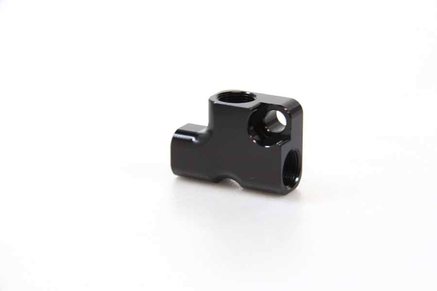 ■商品説明 SwageLine 3WAYセパレーター 対ナローナット(SWAGE-PRO専用規格)用 ■仕様 タイプ：T字型/左側取付タブ(M6)付 カラー：ブラック サイズ：幅35×高さ25mm 材質：アルミ 入数：1個 ■注意事項 ※画像はイメージです。サイズ、カラー違いの商品を含みます。実際の商品とは異なる場合があります。 ●対応車種に記載している車種でも年式、型式によっては一部取り付けができない場合があります。 ●商品の詳細な情報につきましては、ご注文前に必ずメーカーのホームページなどでお確かめください。 ●画像はイメージ画像です。サイズやデザインを必ずご確認の上、ご注文下さい。 ●お使いのPCや携帯電話などの環境により画像の商品と若干の色目が異なる事があります。 ●人気商品につき在庫を切らす事があります。 ●一部の商品はメーカー取り寄せとなり廃盤、または欠品中の場合があります。 ●お急ぎの方は必ず、在庫の確認をお願いします。スウェッジライン SLP405B 3WAYセパレーター ナローナット専用 T字型/左側取付タブ(M6)付 ブラック 幅35×高さ25mm 1個 フィッティング ホース パーツ プロト