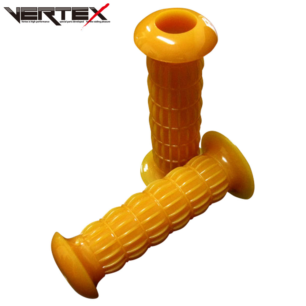 商品内容 商品名 バーテックス（VERTEX）クラシックグリップ 貫通タイプ 生ゴム 全長130mm 22.2mmハンドル用 汎用 状態 新品未使用 内容 カラー：生ゴム タイプ：貫通タイプ サイズ：全長130mm 22.2mmハンドル用 必ず適合(車種・年式・型式など)をご確認の上、ご注文下さい。 画像はイメージ画像となります。 掲載されている製品のデザイン、価格は予告なく変更することがありますので、ご了承ください。 ご注意 人気商品に付き稀に在庫を切らす事があります。 お急ぎの方は必ず,在庫の確認をお願いします。 お使いのPCや携帯電話などの環境により画像の商品と若干の色目が異なる事があります。ご了承ください。 配送方法 佐川急便のみ対応しております。 一部離島等はこちらの都合で日本郵便で発送する場合も御座います。クラシックグリップ 貫通タイプ 生ゴム 全長130mm 22.2mmハンドル用 汎用 Z2グリップ XJR400 CB400SF バリオス GS400 ホーク2 インパルス ゼファー400 Z2グリップ