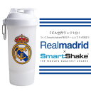 商品名 スマートシェイク ORIGINAL2GO ONE シグネチャー レアルマドリード エディション 800ml ＜ORIGINAL2GO ONE Signature Realmadrid EDITION＞ 商品説明 FIFA世界ランク1位！！ ついにスマートシェイクがあのチームとコラボ決定！ ◆Realmadrid×Smartshake◆ Smartshakeから新サイズの「SmartShake ORIGINAL2GO ONE」シリーズが入荷しました。 こちらは「容量 800ml（水満容量）」「下部のコンテナは1層」 というタイプになります。容量を大きく使いたい、プロテインの粉やトレーニング前のスナックを入れるので1層がちょうどいい、という人のために最適です。 さらに独自の漏れ防止技術、プロテインが数シェイクでしっかりと 混ざり、ダマになりにくく、ダマになったプロテインも飲み口に流れずしっかり キャッチしワンプッシュで飲める特許出願中のスナップオン-ストレーナー採用。 素材にも徹底的にこだわることにより非毒性（BPA、DEHPフリー）は もちろん電子レンジ、食洗機、冷蔵庫での使用を可能にしました。 ※商品の特性上、多少の擦り傷もございます。 容量 本体800ml、コンテナ160ml サイズ 直径11cm×高さ22.5cm カラー ホワイト 材質 本体（ポリプロピレン） カラビナ（ステンレス） 耐熱温度 本体（90℃）、キャップ（90℃） 注意事項 ・電子レンジをご使用の際はカラビナをはずしてください。 ・炭酸飲料、熱い飲み物をシェイクする際は指でキャップとフタをしっかりと押さえ中身の飛び出しにご注意ください。 品番/JAN ［kss1221］【4573146028031】