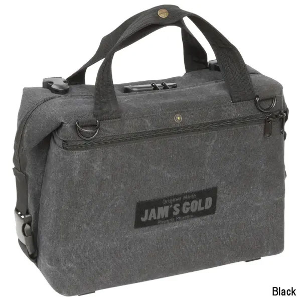 ※掲載商品は実店舗販売も行っております。在庫状況は随時変動しておりますのでご注文の確定は在庫確認を行い、当店からご連絡をさせて頂きます。ご注文時の商品確保をお約束するものではございませんので予め了承下さい。また在庫状況に応じバイクワールド各店舗より発送となりますので発送到着予定日は異なる場合がございますのでご了承ください。＜商品情報＞------------------------------------------------●メーカー：JAM'S GOLD（ジャムズゴールド）●品番：JGB-1036●商品名：KIN 保冷サドルバッグ●JANコードブラック：4580798470019コヨーテ：4580798470033カーキ：4580798470026●管理番号：5713/1649＜商品詳細＞------------------------------------------------しっかり保冷できる本格的クーラーサドルバッグバックル式アタッチメントだから取り外しも簡単。背面、底面に回したモールシステムとDカンで汎用性高く装着可能に。●キーロック付きツマミをスライドさせた状態でダイヤルを回し、ツマミを戻すと番号の変更が可能です。●製品寸法：幅500mm × 高さ330mm × 奥行 160mm●容量 26L素材：コットン、ポリエステル＜　備考　＞------------------------------------------------※ご注文後在庫を確認しご連絡させて頂きます。※商品画像はモニタにより実際の色と表示が異なる場合がございます。保証書を添付する商品や開封後、開封前の状態に戻せない商品等当方が再販不可能と判断する商品につきましては、交換・返品等一切受け付け致しかねますのでご了承ください。