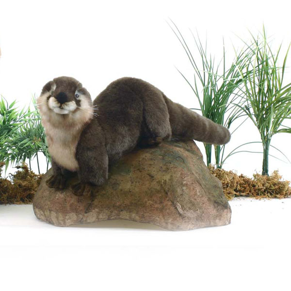 乐天商城 - HANSA カワウソ24 L24(cm) 3813 ぬいぐるみ ハンサ クリスマス 誕生日 プレゼント 動物 犬 猫 鳥 うさぎ ペンギン アニマル 置物 人形 フィギュア KOESEN ケーセン 大きい マスコット 実物大 大型