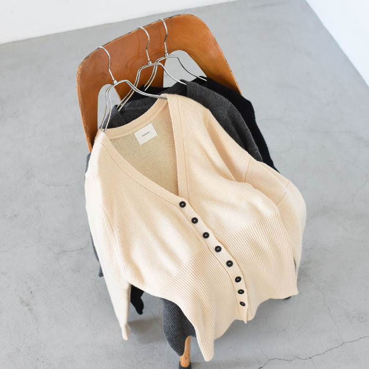 MANON（マノン）/SWITCH SLEEVE V NECK CARDIGAN スイッチスリーブ Vネック カーディガン/MNN-KT-043【2025秋冬】