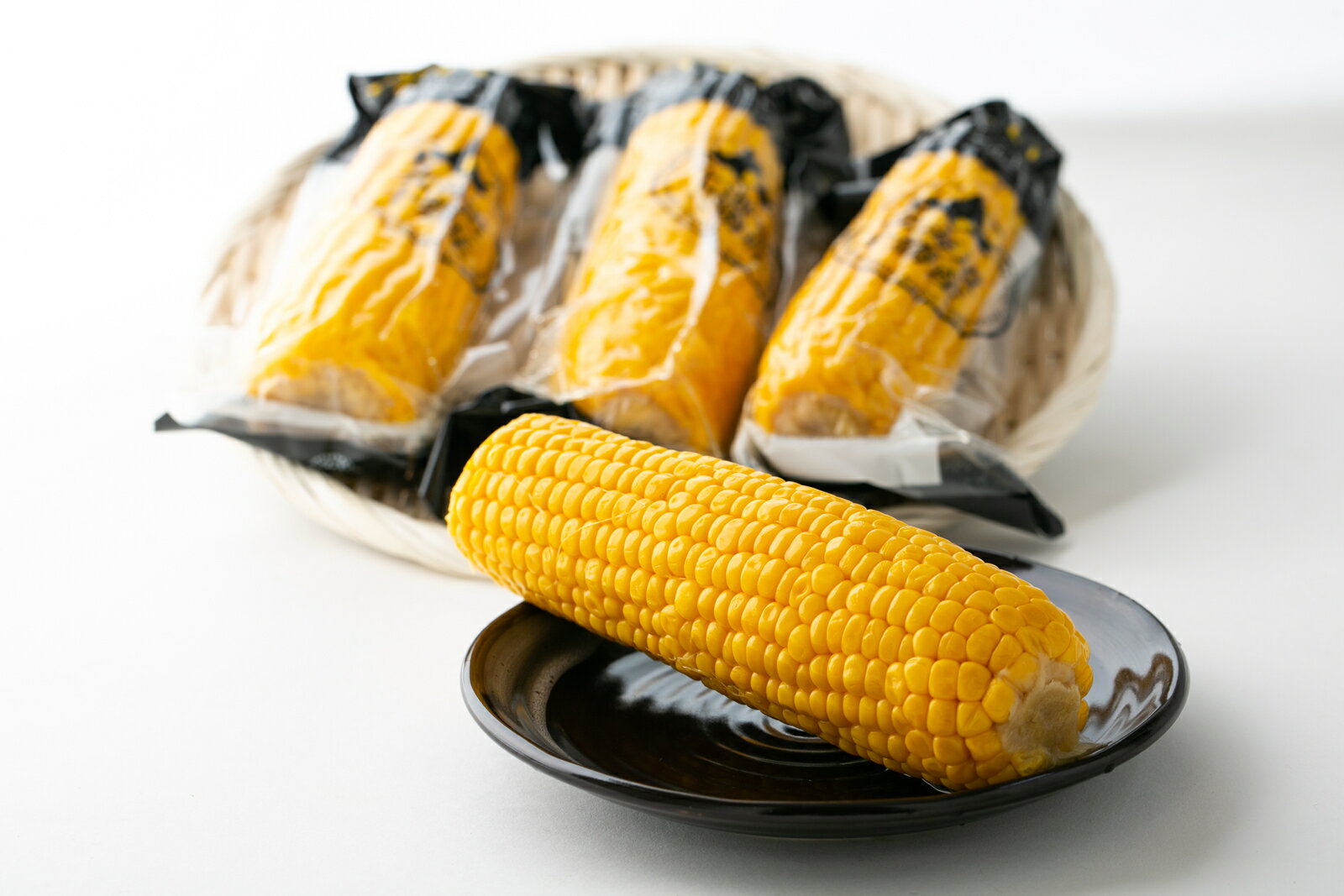 【全国送料無料】 北海道 十勝産 とうもろこし めぐみゴールド 10本セット 真空パック レトルト加工 無添加 常温 1年保存可能 糖度18度超え 黄色 トウモロコシ プレミア 鮮度 甘い スイートコーン 野菜 美味しい プレゼント ギフト お土産 ご当地 グルメ 限定 北海道産のサムネイル