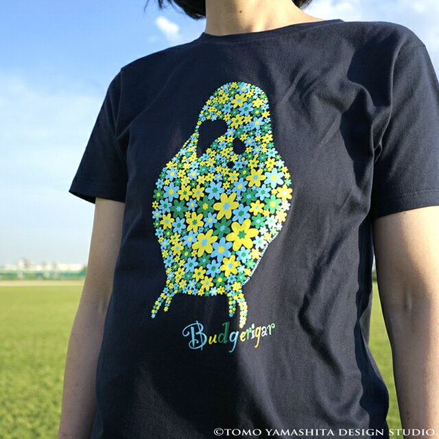 TOMO YAMASHITA DESIGN STUDIO. / セキセイインコ フラワー Tシャツ / ネイビー サイズ L 195A0289　( BIRDMORE バードモア 鳥用品 鳥グッズ 雑貨 グッズ 鳥 とり トリ インコ プレゼント )