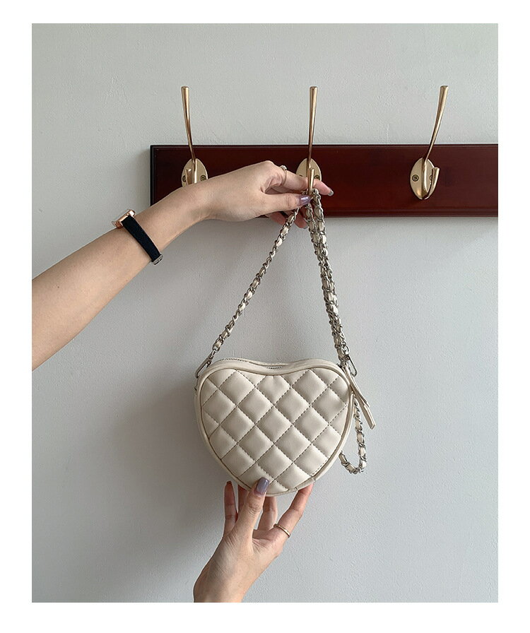 夏 新作 トレンド 刺繍 レッドチェーン レディース