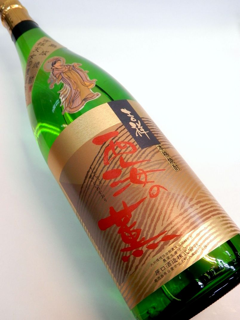 10年以上熟成された白麹仕込みの本格芋焼酎をメインにブレンド。 古酒特有の芳醇な香りの中に、まろやかで奥深い味わいをお楽しみ頂けます。 ストレート、オンザロック、お湯割り等、お好みに合わせてご堪能下さい。 産地 鹿児島県 製造元 原口酒造(株) 容量 1800ml 原材料名 さつまいも、米麹 造り 芋焼酎 蒸留方法 常圧蒸留 Alc.度数 25度 御自宅用に、そしてまた様々なギフト用にもご利用下さい。 パーティ・記念日・誕生日・贈り物・御礼・御祝・内祝・ご挨拶・お年始・バレンタイン・バレンタインデー・桃の節句・ひな祭り・ホワイトデー・お花見・母の日・父の日・お中元・敬老の日・ハロウィン・七五三・御歳暮・クリスマスプレゼント・お取寄せ・・・