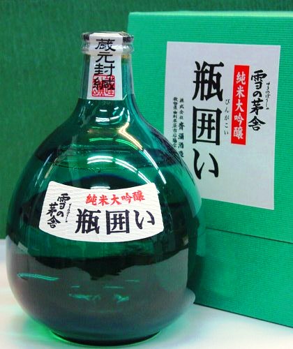 きれいな瓶に入った美酒は誕生日、内祝等のギフトに最適です。雪の茅舎　純米大吟醸 【瓶囲い】720ml 日本酒：秋田県　(株)齋彌酒造店　淡麗辛口