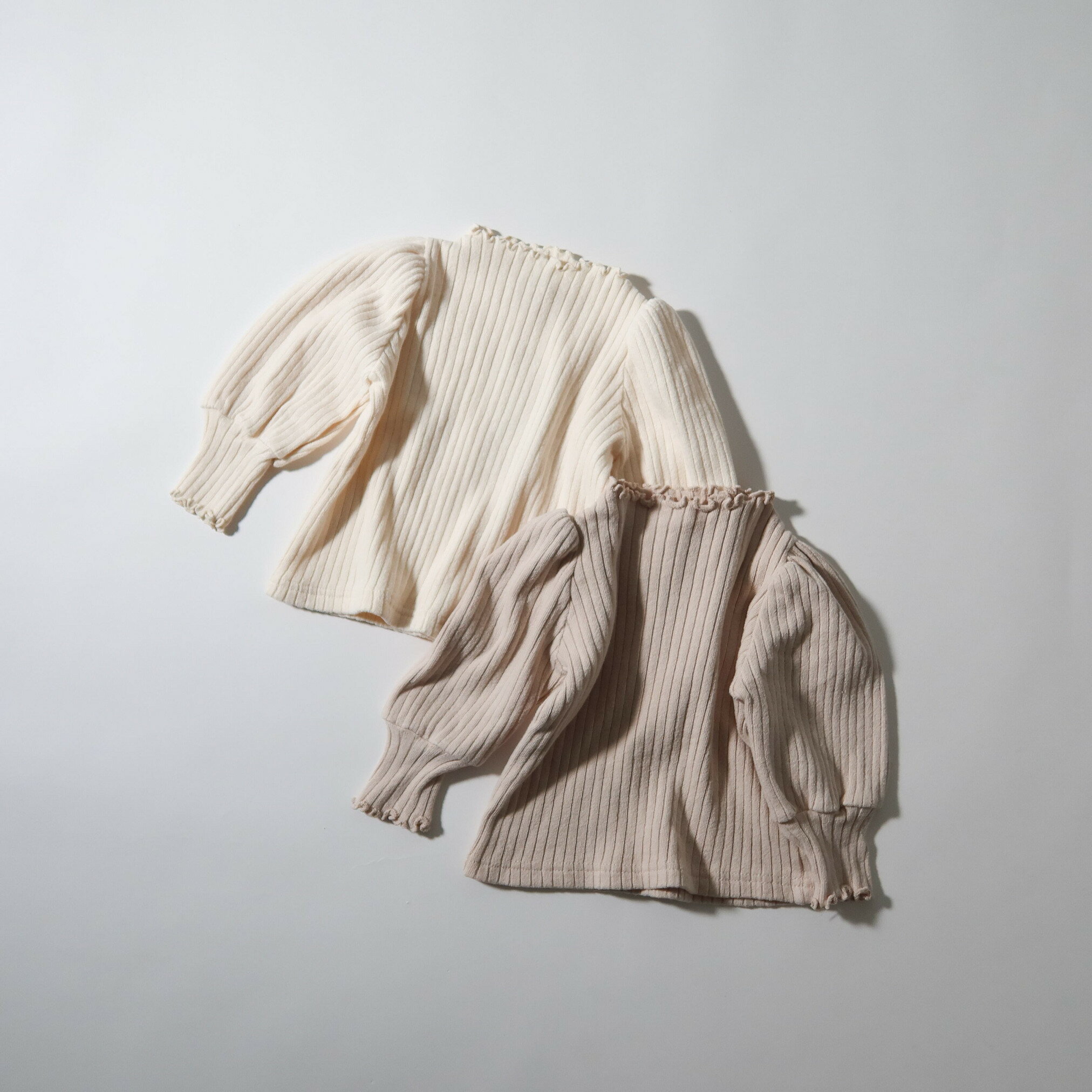 mellow puff Tee Bisque びすく 韓国子供服 ビスク キッズ服 ベビー服 ベビー キッズ 赤ちゃん 子供 男の子 女の子 ユニセックス 長袖 ナチュラル シンプル おしゃれ かわいい ロンT コットン ベーシックカラー リブ メロウ お揃いコーデ リンクコーデ ギフト プレゼントのサムネイル