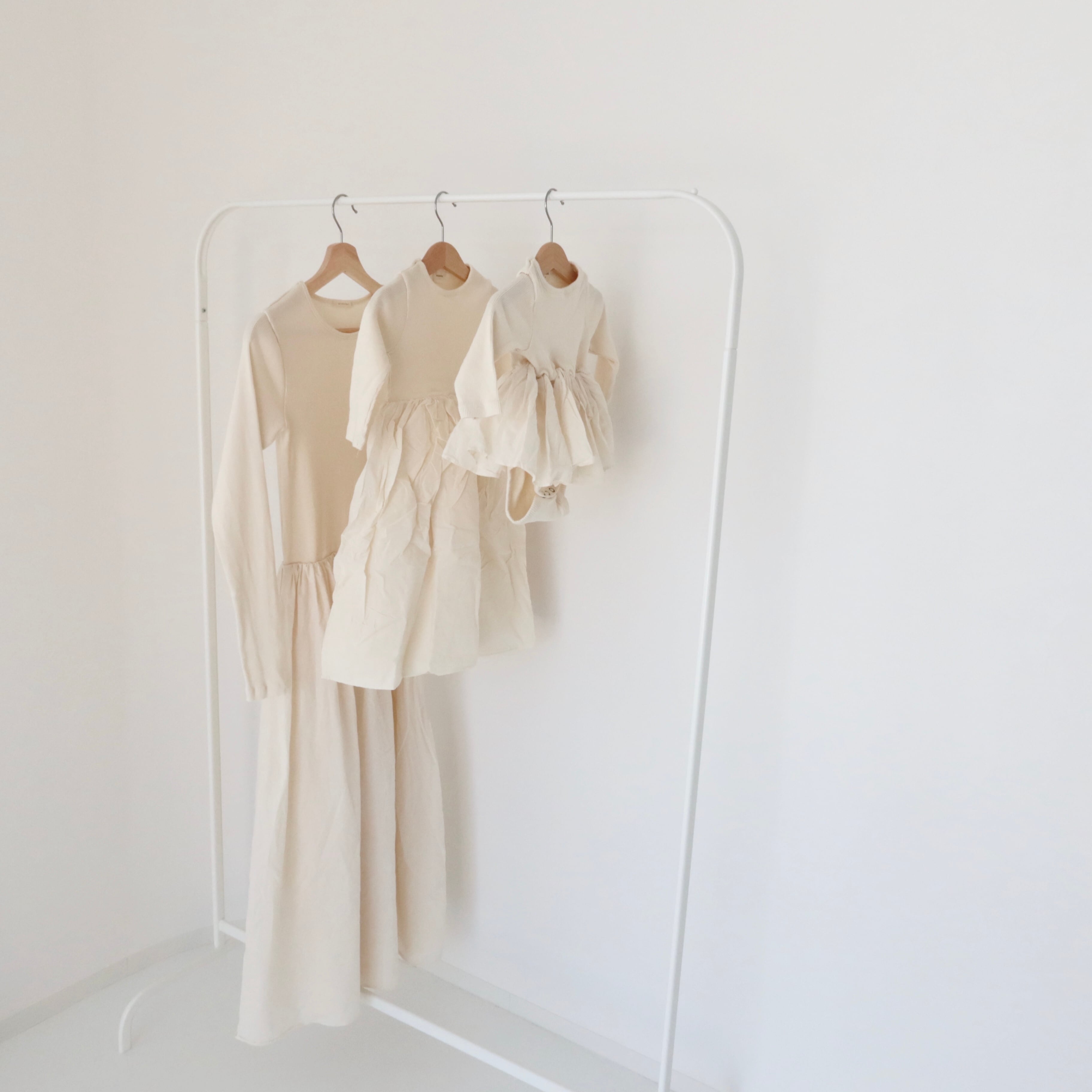 mama) リブフレアワンピース Bisque びすく 韓国子供服 ビスク キッズ服 女の子 ナチュラル シンプル 長袖 レディース 親子お揃い 親子リンクコーデ おとなのサムネイル