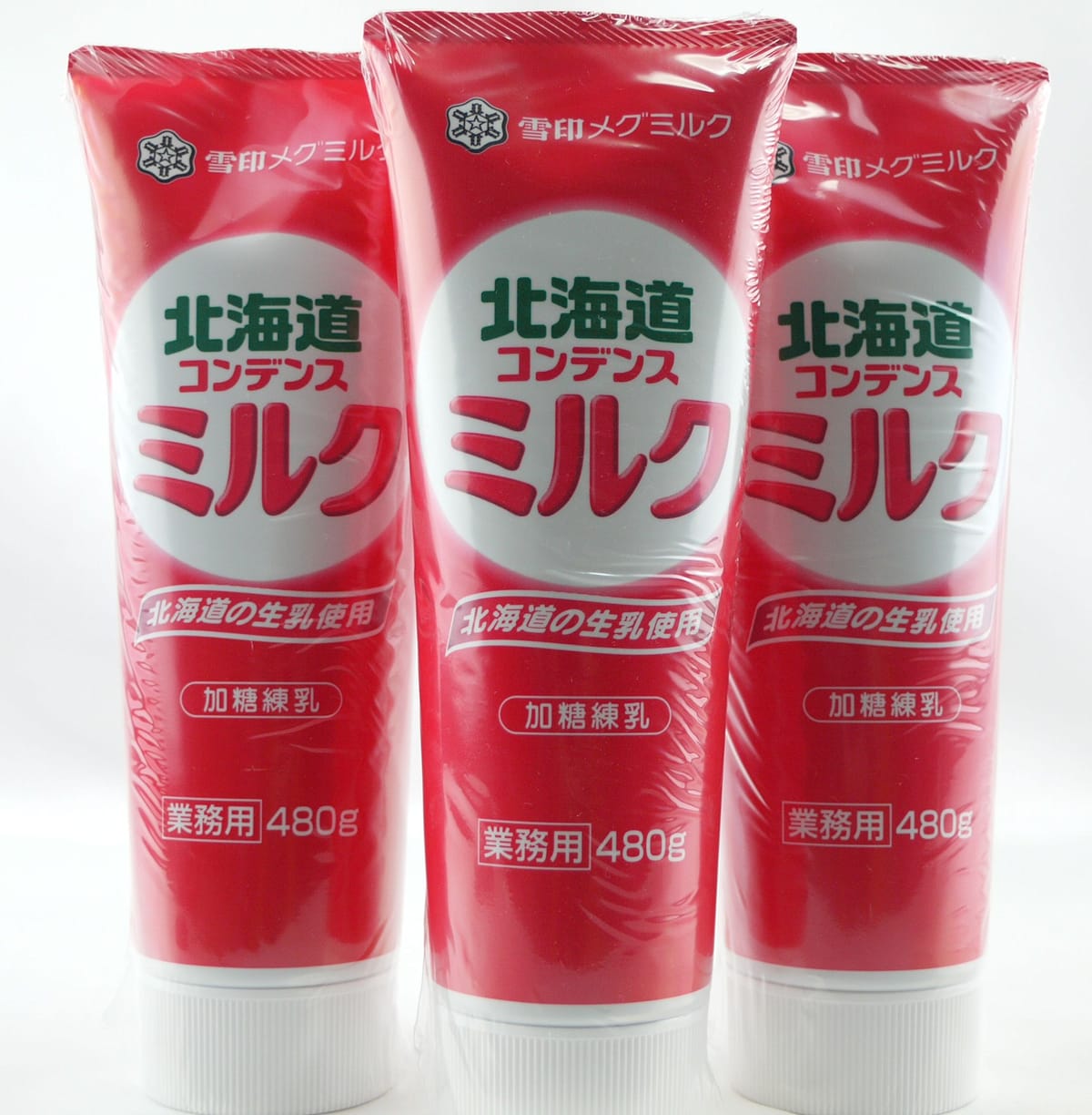 内容量：480g×3個種類別：加糖練乳保存方法： 開封前は、直射日光をさけて常温で保存してください。開封後は、必ず冷蔵庫で保存し、早めにお召し上がりください容器・包装 プラ（チューブ、キャップ、フィルム、内ぶた） 甘味をつけたコクのある定番の練乳です。カキ氷などに。