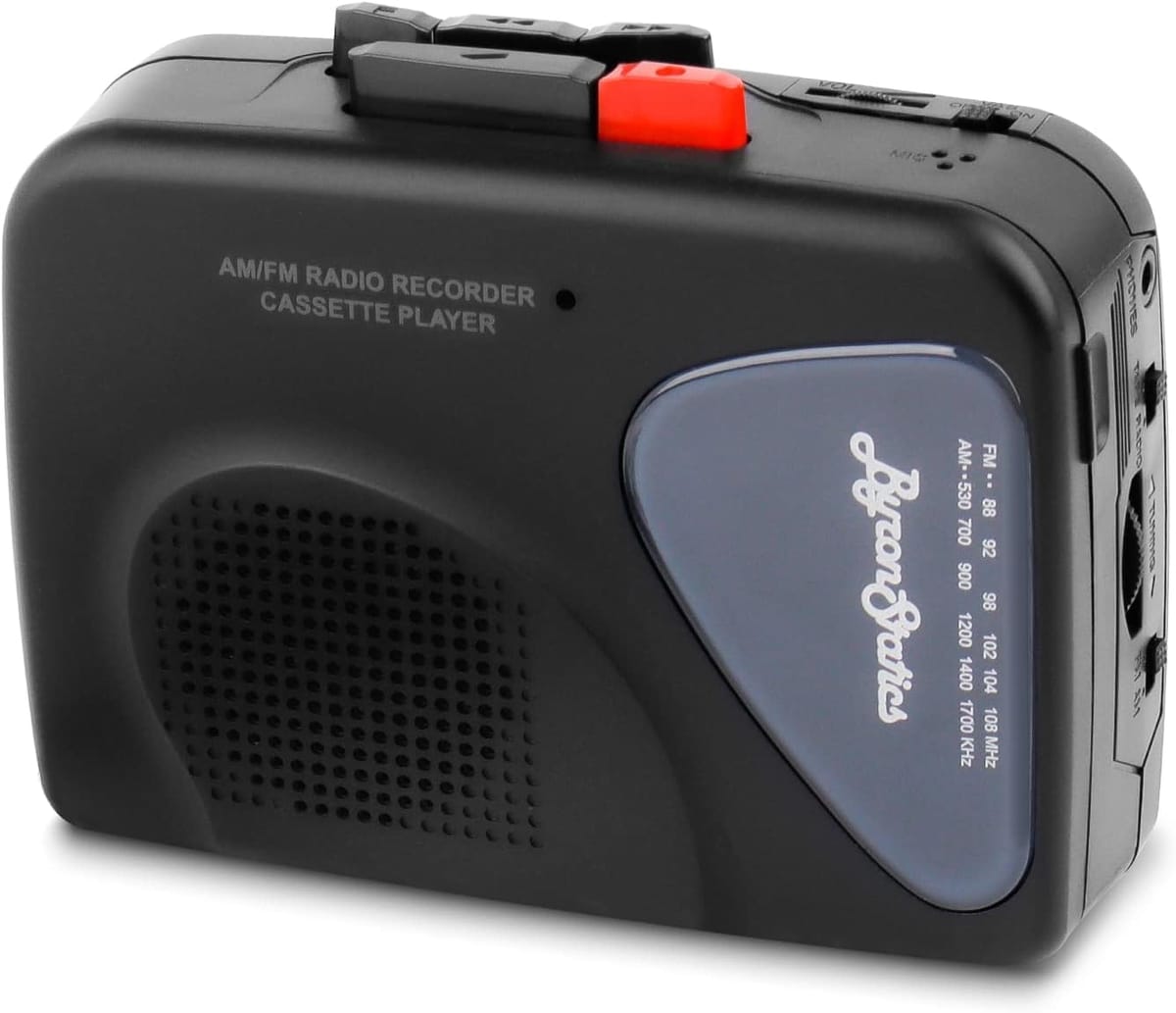 日本語説明書QRコード付き。ByronStaticsのポータブルカセットプレーヤーはAM/FMラジオも聴けて録音もできます。外部スピーカー、Φ3.5mmイヤホン付き。単3電池2本（別売り）またはUSB電源（付属）で駆動。取り外し可能なベルトクリップ付き。音声起動システム（VAS)。ラジオの録音ではVAS スイッチをオフにする必要があります。 コンパクトで持ち運びが楽です。 取り外し可能なベルトクリップ付き。 巻き戻し、早送り、停止、再生、録音ボタンは簡単操作できます。 あらゆる種類のテープに対応。 どこででも便利に音楽を楽しめます。 Φ3.5mmイヤホン(付属)。 このカセットプレーヤーで過去の思い出の音楽を聴くことができます。 単3電池2本 (別売り) またはUSB電源 (付属)で駆動します。 USB 電源を使用する場合は電池を取り外すことをお勧めします。 ラジオを録音する際は音声を感知して自動的に録音をスタートさせるVASをOFFにする必要があります。日本語説明書はQRコードからダウンロードしてください。